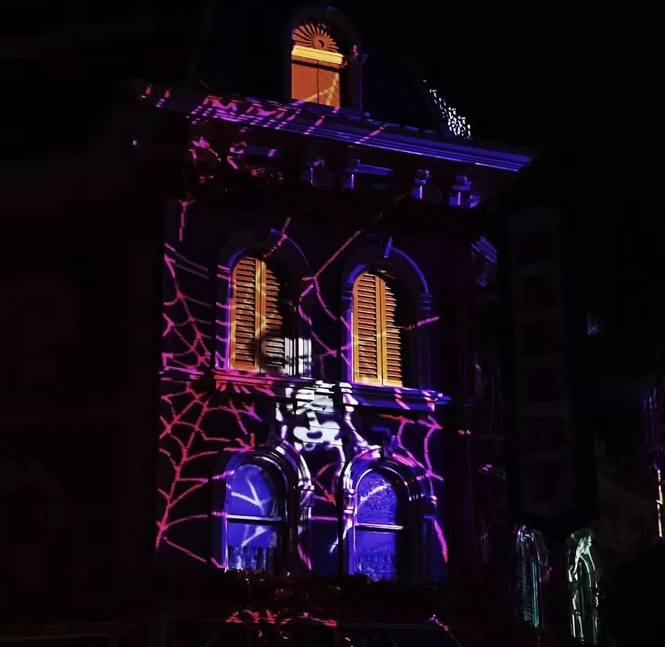 迪士尼乐园墙体灯光投影2.webp